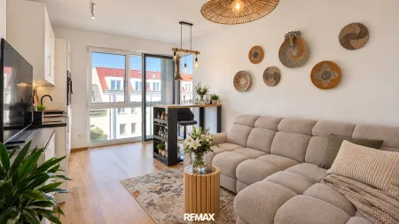 Wohn-Essbereich mit Ausgang zu Balkon