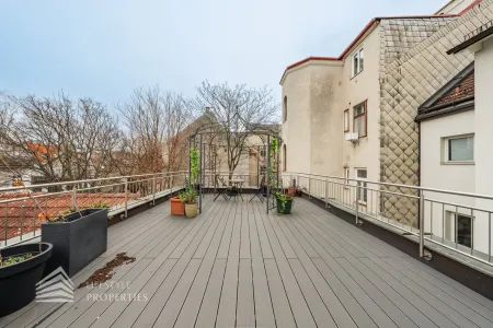 Vollsaniertes Haus mit 4 Einheiten und Rohdachboden, Nähe Sternwartepark