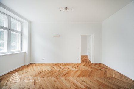 Wunderschöne 3-Zimmer Altbauwohnung im EG, Erstbezug!