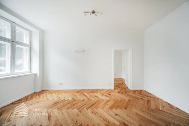 Wunderschöne 3-Zimmer Altbauwohnung im EG, Erstbezug! - Bild