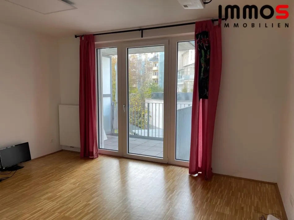 Wohnzimmer mit Balkon
