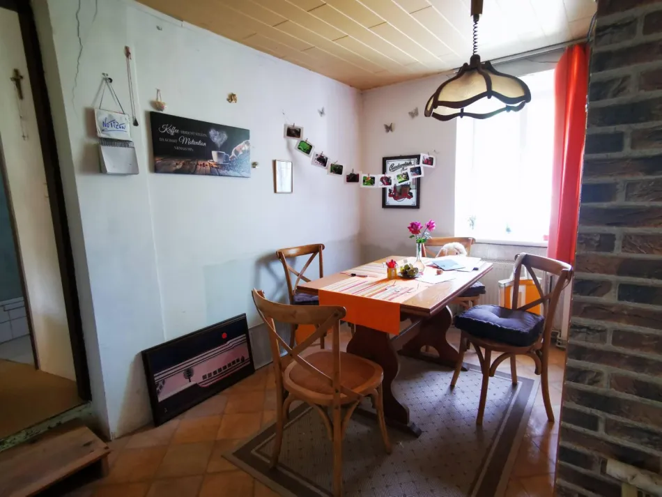 Nach kleineren Renovierungsarbeiten bewohnbares Häuschen mit kleinem Garten in ruhiger Seitengasse - Bild