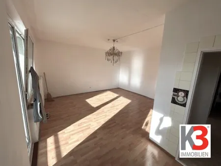 K3 - Gelegenheit: 2 ZIMMER WOHNUNG MIT POTENTIAL.Große Loggia. Ideal auch für eine Vermietung. Sehr gute Lage. - Bild