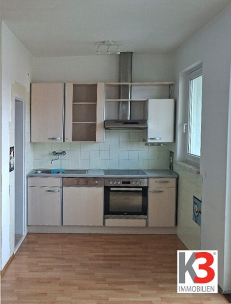 K3 - Gelegenheit: 2 ZIMMER WOHNUNG MIT POTENTIAL.Große Loggia. Ideal auch für eine Vermietung. Sehr gute Lage.