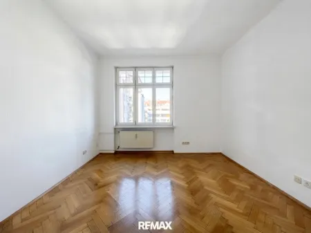 Wohn-/Ess-/Schlafzimmer