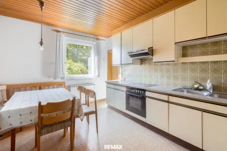 Essküche mit Speisekammer EG