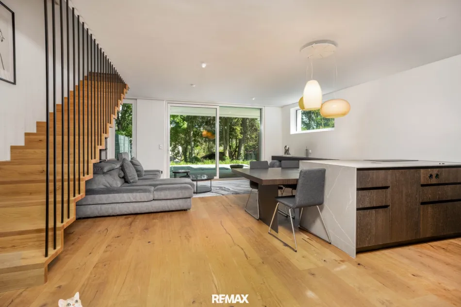 Ruhe, Grün & Luxus: 4-Zimmer- Maisonette mit 172 m² Garten und Pool - Bild