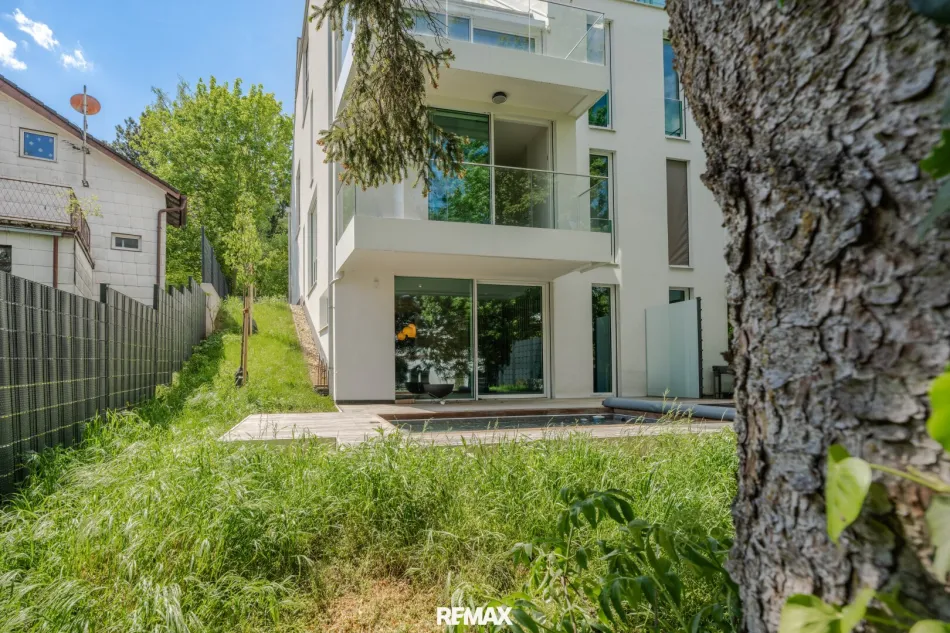 Ruhe, Grün & Luxus: 4-Zimmer- Maisonette mit 172 m² Garten und Pool - Titelbild