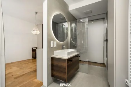 Schlafzimmer mit En-Suite-Bad