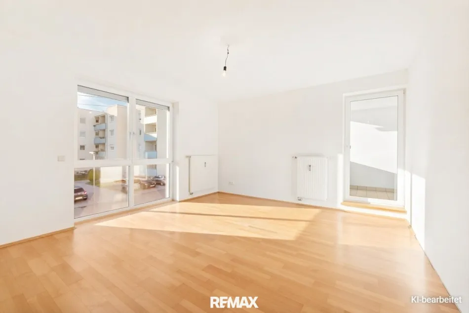 Helle 2-Zimmer-Wohnung mit großzügiger Loggia - Titelbild