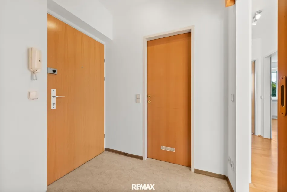 Helle 2-Zimmer-Wohnung mit großzügiger Loggia - Bild