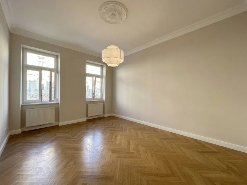 SANIERTE, KOMPAKTE STADT-ALTBAUWOHNUNG MIT PARKBLICK IN HERVORRAGENDER LAGE - Bild