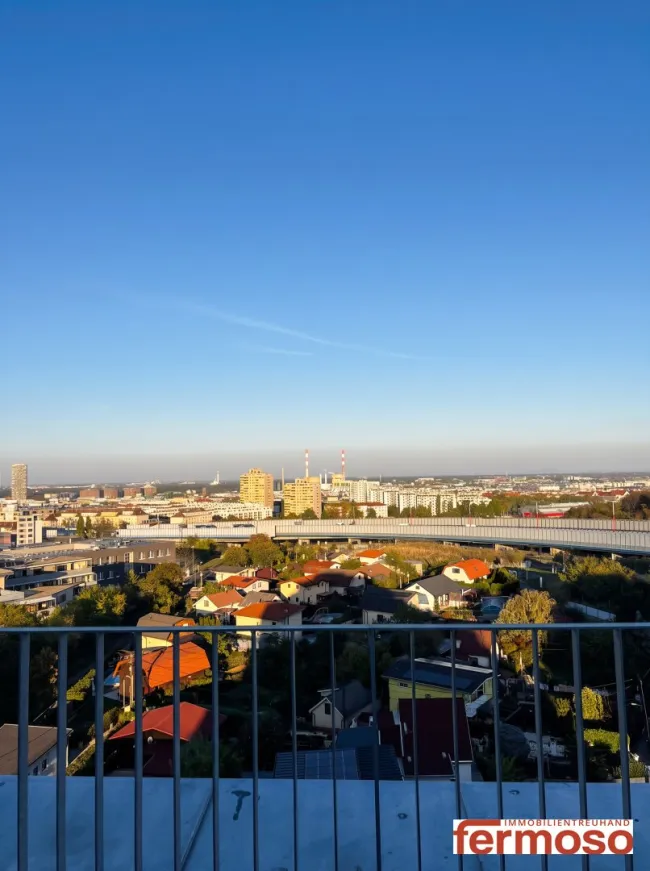 Wohnen, wo Wien durchatmet – außergewöhnliche 3-Zimmer-Terrassenwohnung am Laaerwald mit 52,3 m2 Dachterasse mit Weitblick über Wien - Titelbild