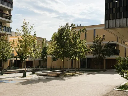 Hausanlage mit Freiflächen