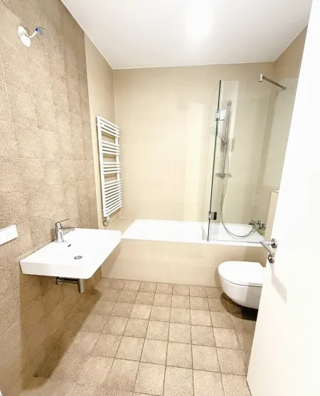 Wannenbad mit Toilette