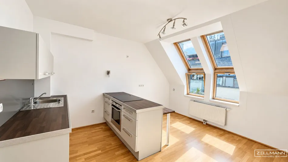 Oben wohnen. Mittendrin leben. – Dachgeschosscharme im Herzen von Perchtoldsdorf | ZELLMANN IMMOBILIEN - Titelbild