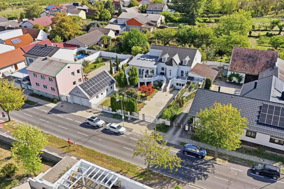 Wohnen mit eigenem Wellnessbereich: Haus mit Indoorpool, Sauna und Doppelgarage in Horitschon - Bild