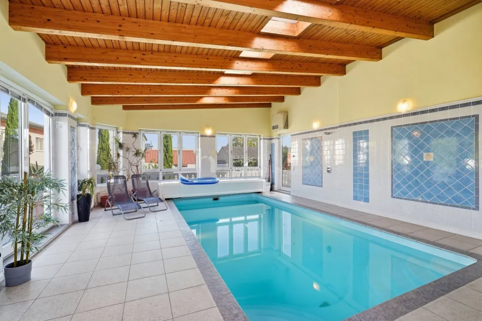 Wohnen mit eigenem Wellnessbereich: Haus mit Indoorpool, Sauna und Doppelgarage in Horitschon - Bild