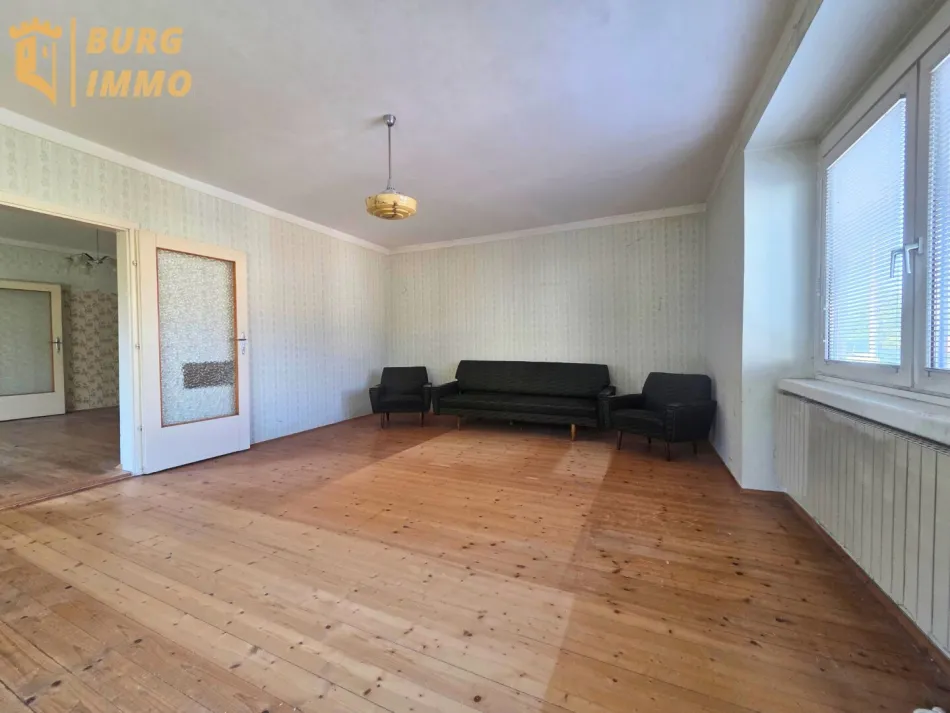Bungalow mit großem Grundstück, Nebengebäude und vielseitigem Potenzial in Petronell-Carnuntum - Bild