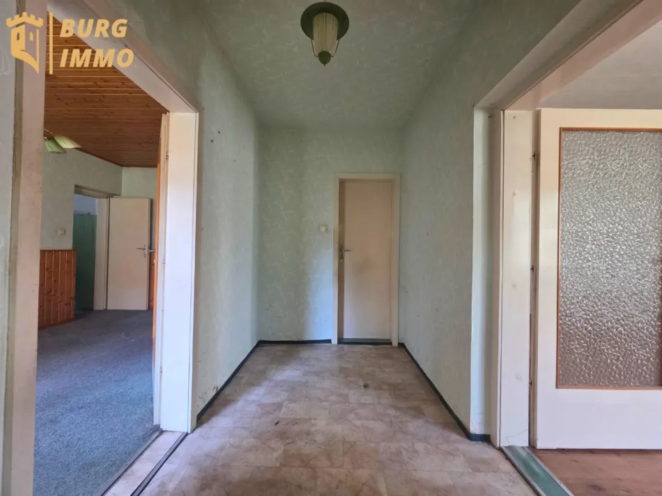 Bungalow mit großem Grundstück, Nebengebäude und vielseitigem Potenzial in Petronell-Carnuntum - Bild