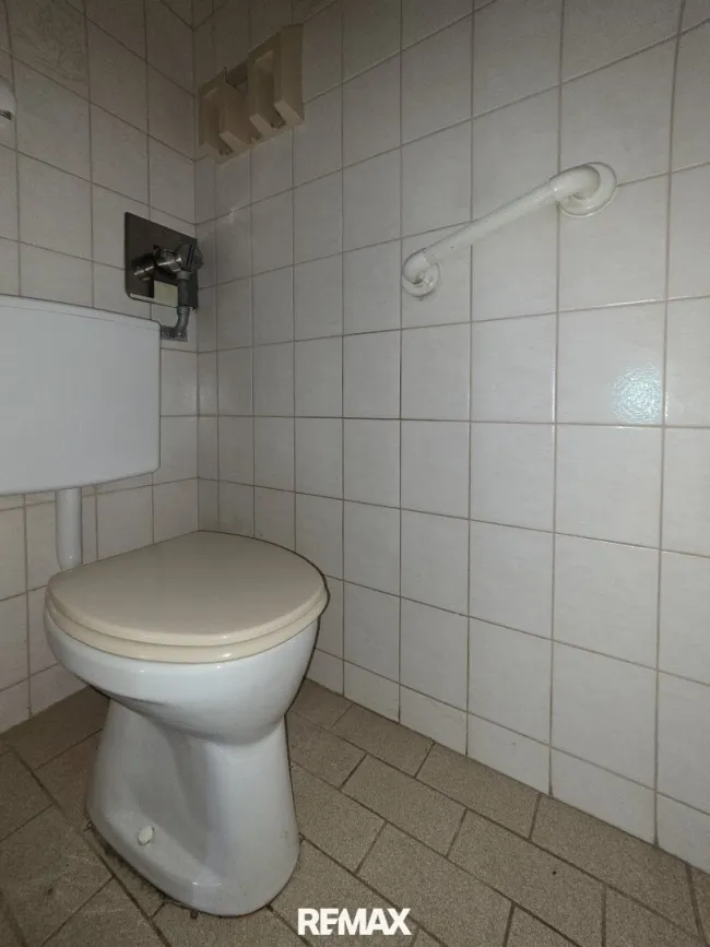 Zentrumsnahe 2-Zimmer-Eigentumswohnung mit Balkon und Gestaltungspotenzial - Bild