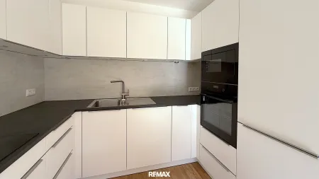 Küche mit Ansicht Küchengeräte