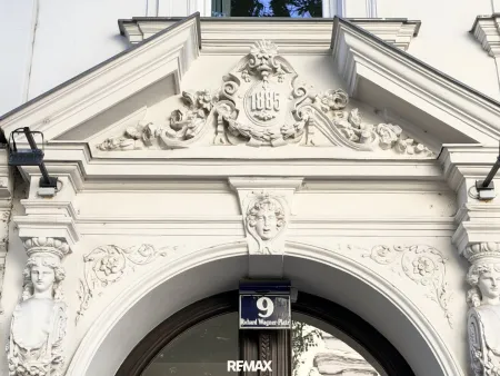 Baujahr 1885 mit Stuck