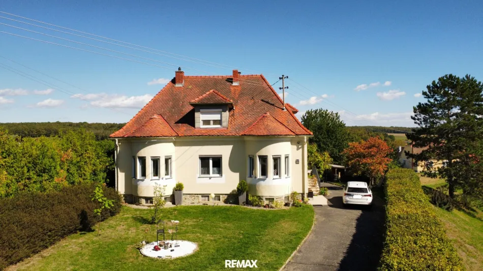 Haus mit Einfahrt