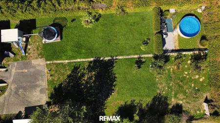 Garten mit Pool