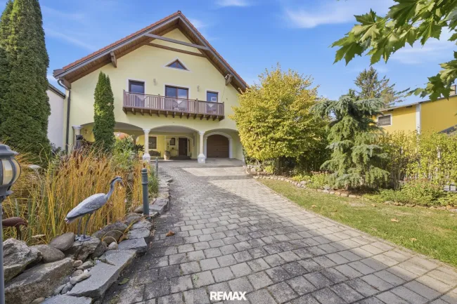 Energieeffizientes, großzügiges Einfamilienhaus mit Pool, sonnigem Garten und beheiztem Wintergarten!