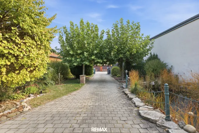 Energieeffizientes, großzügiges Einfamilienhaus mit Pool, sonnigem Garten und beheiztem Wintergarten!