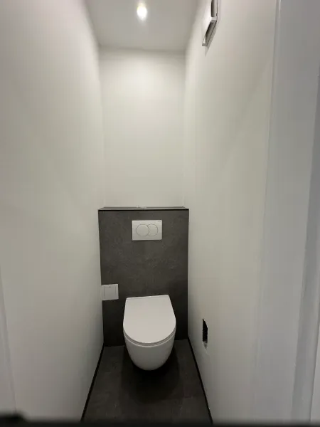 separates WC.jpg