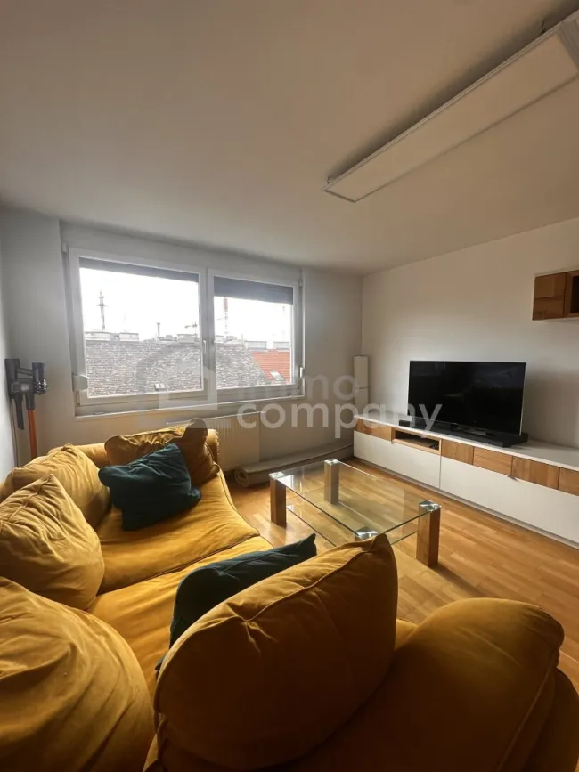 54 m² Modernes Möblierte Dachgeschosswohnung mit Stadtblick, lift und eigene Stellplatz in 1020, Wien! - Bild