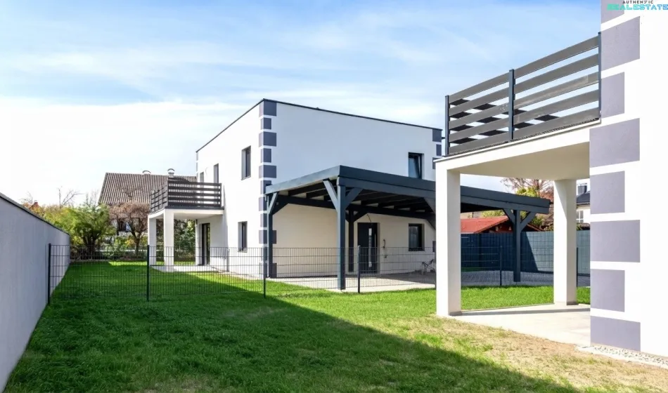 Moderner Erstbezug mit Weitblick: Schlüsselfertiges Niedrigenergiehaus inkl. Tischlerküche und PV-Anlage. - Titelbild