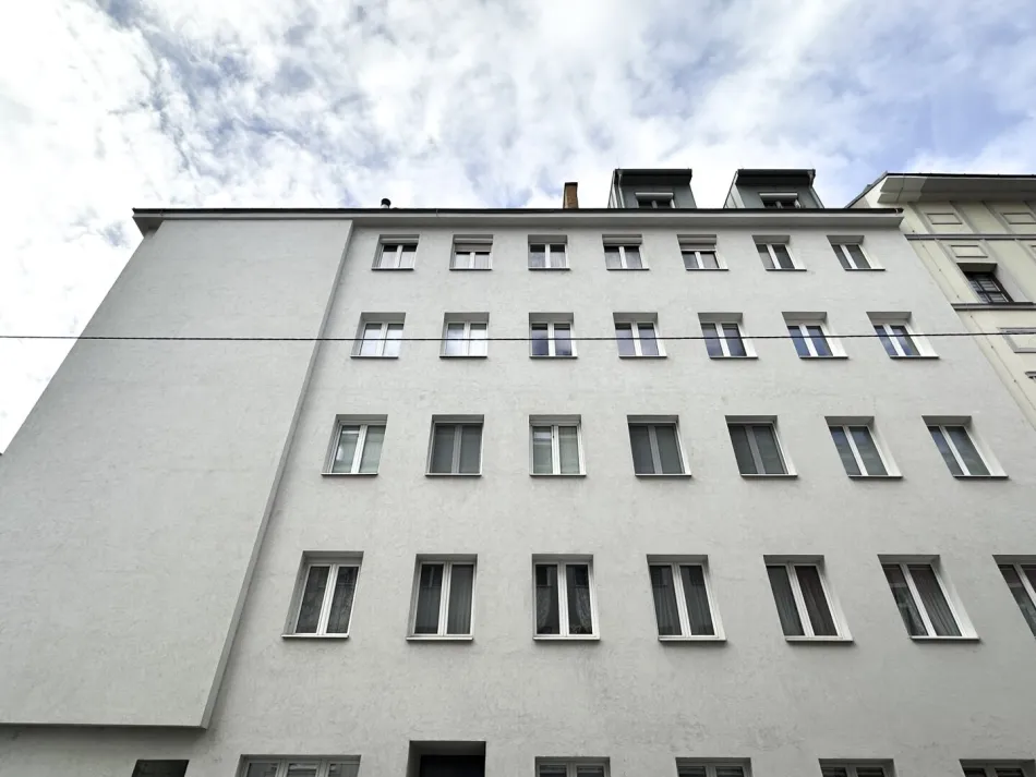 ***Sanierungsbedürftige 2,5 Zimmer-Wohnung nahe Brunnenmarkt*** - Bild