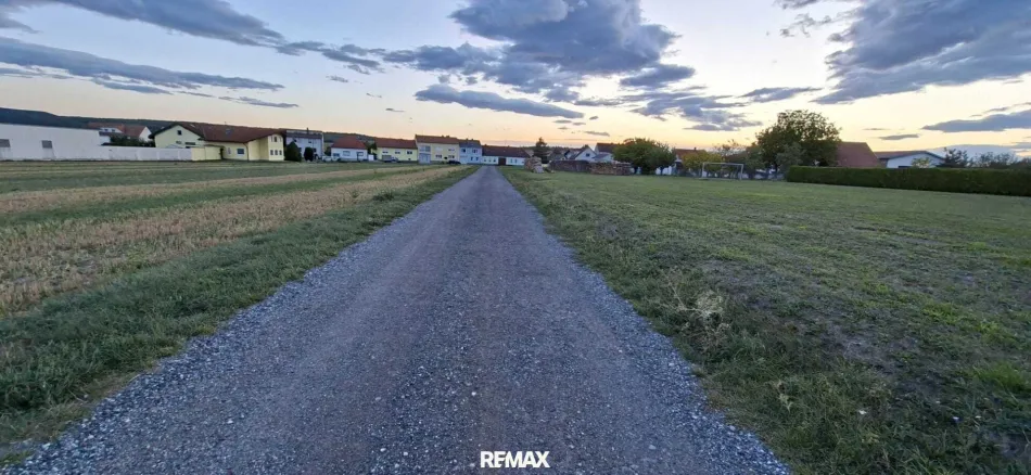 Sonniger Baugrund in absoluter Ruhelage in Nebersdorf zu verkaufen - Titelbild