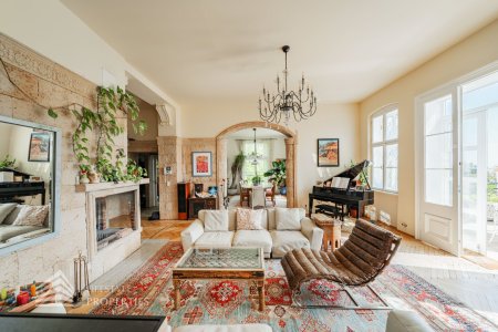 Luxuriöser 14- Zimmer Wohntraum mit Dachterrasse und Pool, Nähe Wilhelminenschloss