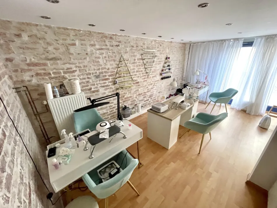 MODERNISIERTES UNBEFRISTETES BÜRO/STUDIO IN ALTBAUHAUS - GUTE LAGE - NÄHE U4 ROSSAUERLÄNDE UND AUGARTEN - Bild