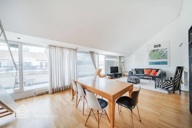 Lichtdurchflutete Maisonette-Wohnung mit Dachterrasse, Nähe Arenbergpark - Titelbild
