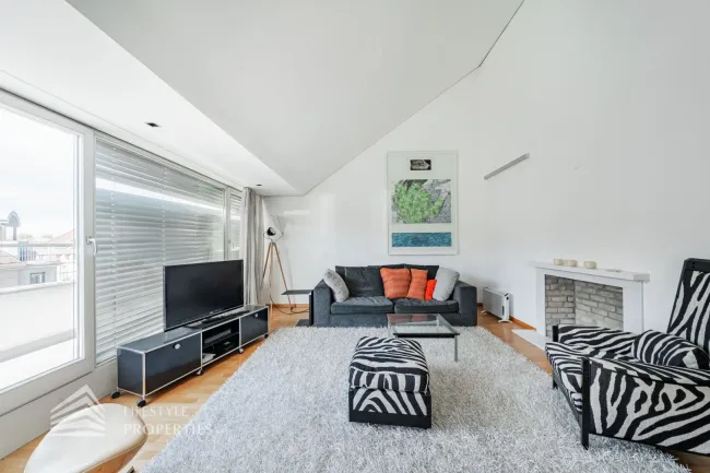 Lichtdurchflutete Maisonette-Wohnung mit Dachterrasse, Nähe Arenbergpark - Bild