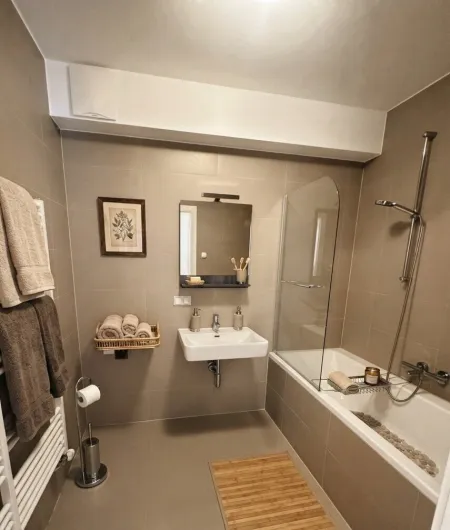 Badezimmer-Accesoirs über KI
