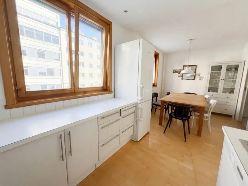 Großzügige hofseitig ausgerichtete 4-Zimmer Wohnung mit Balkon beim Augartenzu Kaufen! - Bild