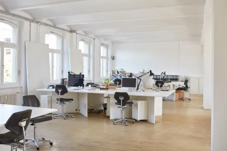 Eindrucksvolles 6- Zimmer Büro im Dachgeschoss in bester Lage, Nähe Börse