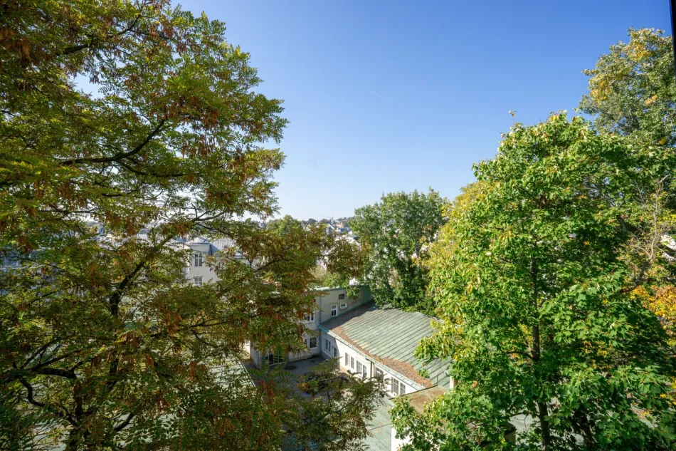 Südwestseitige Hausansicht und Lage der Loggia