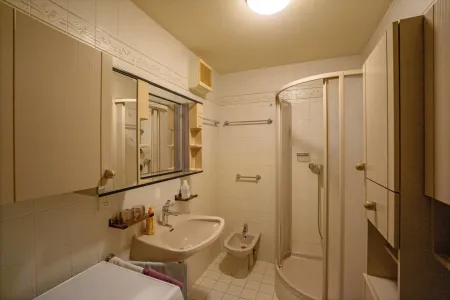 Badezimmer mit Waschmaschinenanschluss