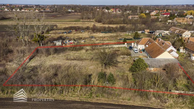 Geräumiges Einfamilienhaus mit großen Garten - Bild