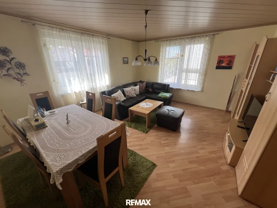 Musikantenviertel! Einfamilienhaus in Wiener Neustadt mit Garten, Garage & 2 Terrassen! - Bild