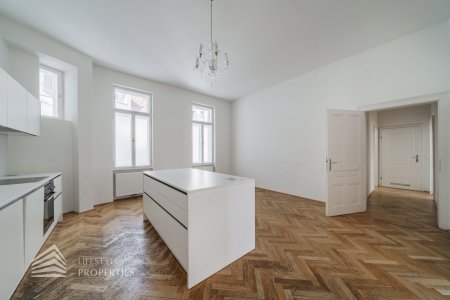 Grand Park Residence: Herrschaftlicher 6-Zimmer Altbau mit Weit- und Grünblick