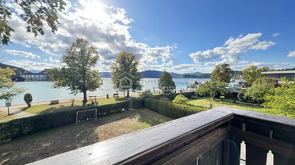 1. ATTERSEE-PANORAMA PUR – Traumhafte 2-Zimmer-Wohnung mit Blick auf Schloss Kammer. - Titelbild