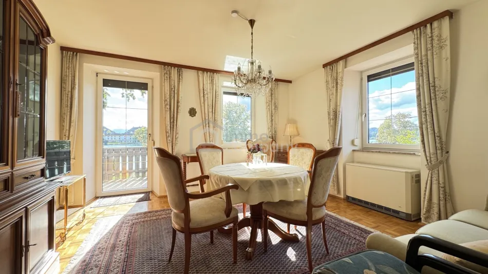 1. ATTERSEE-PANORAMA PUR – Traumhafte 2-Zimmer-Wohnung mit Blick auf Schloss Kammer. - Bild